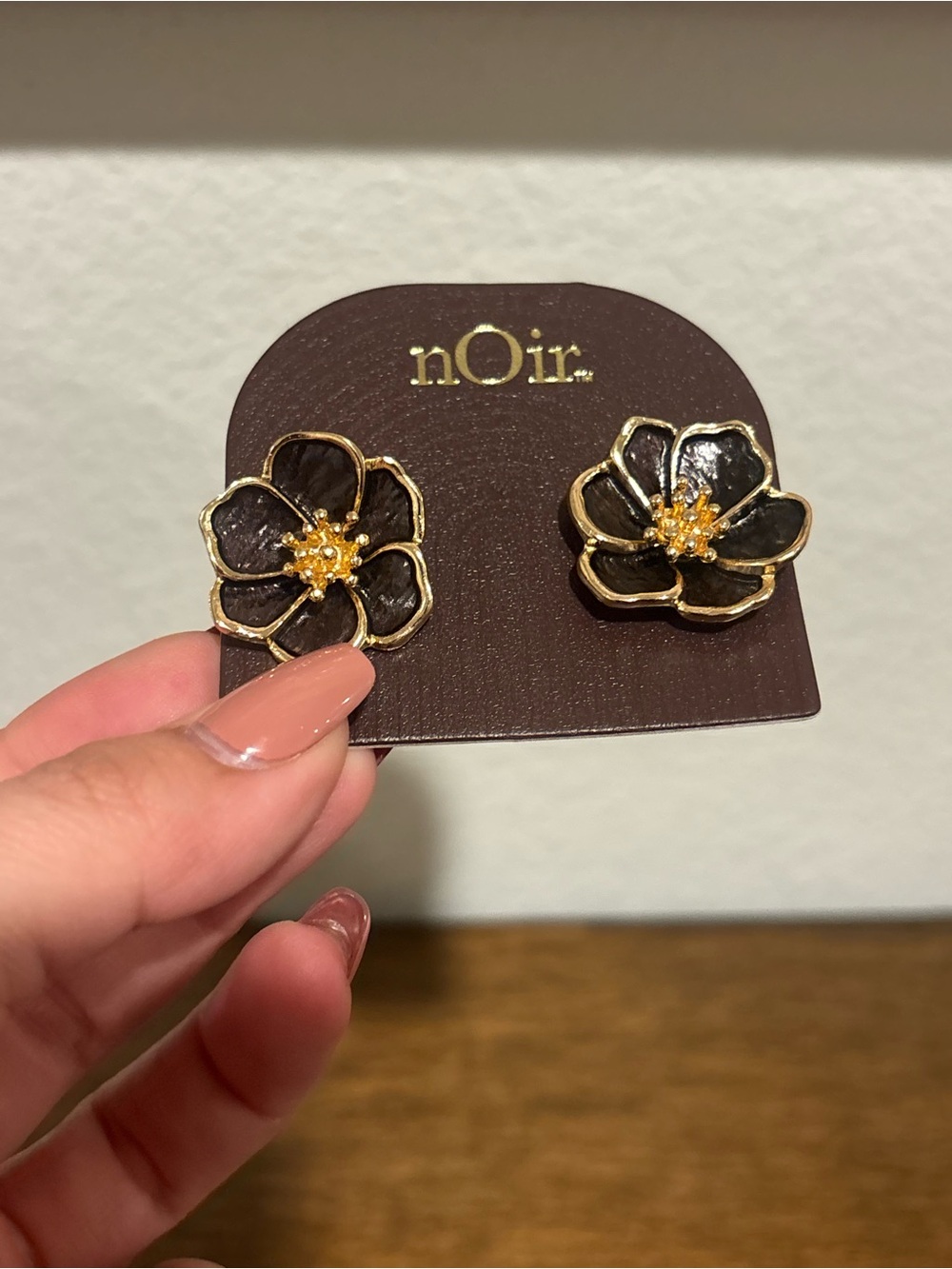 nOir Jewelry Dark Brown and Gold Tone Floral Stud Earrings - Picture 2 of 4